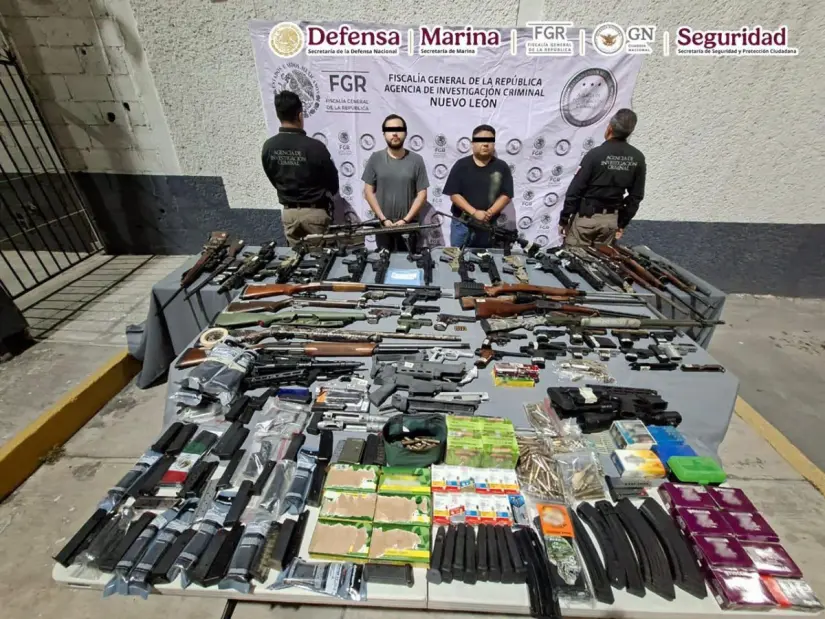 Aseguran almacenes con 64 armas y más de 3 mil 500 cartuchos en Monterrey; hay 3 detenidos Decenas de armas y miles de cartuchos fueron asegurados durante los cateos. Foto: SSPC