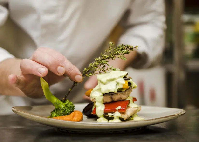Conoce cuáles restaurantes de Baja California recibieron estrellas Michelin. Foto: Freepik. Conoce cuáles restaurantes de Baja California recibieron estrellas Michelin. Foto: Freepik.