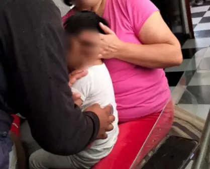 Niño se atraganta con un dulce y policía logra salvarle la vida, aplicando maniobra de primeros auxilios