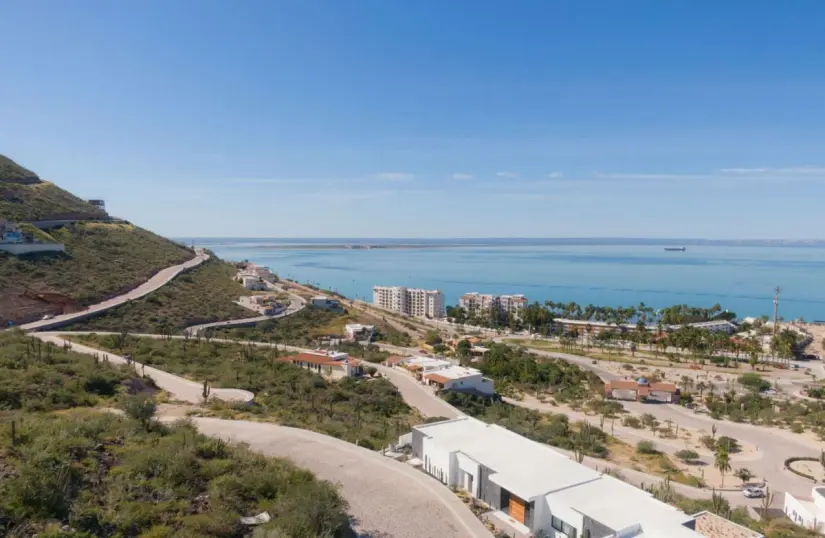 Las mejores colonias para vivir en La Paz, Baja California Sur Pedregal de La Paz es una de las zonas exclusivas favoritas de la ciudad. Foto: Cortesía