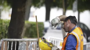 ¿Mucho calor en el trabajo? Esta iniciativa busca proteger a los empleados en climas extremos