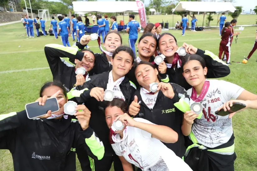 Sinaloa Sub-15 femenil conquista la plata en CONADE 2025 Orgullo sinaloense: Sub-15 femenil alcanza la final y se queda con merecida medalla de plata. Foto: ISDE