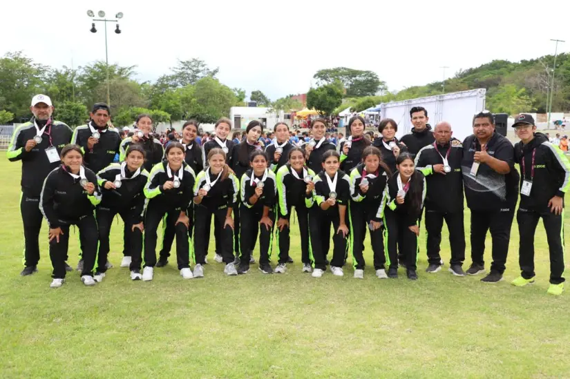 Sinaloa Sub-15 femenil conquista la plata en CONADE 2025 Más que un resultado: la Sub-15 femenil de Sinaloa deja huella en el fútbol nacional. Foto: ISDE