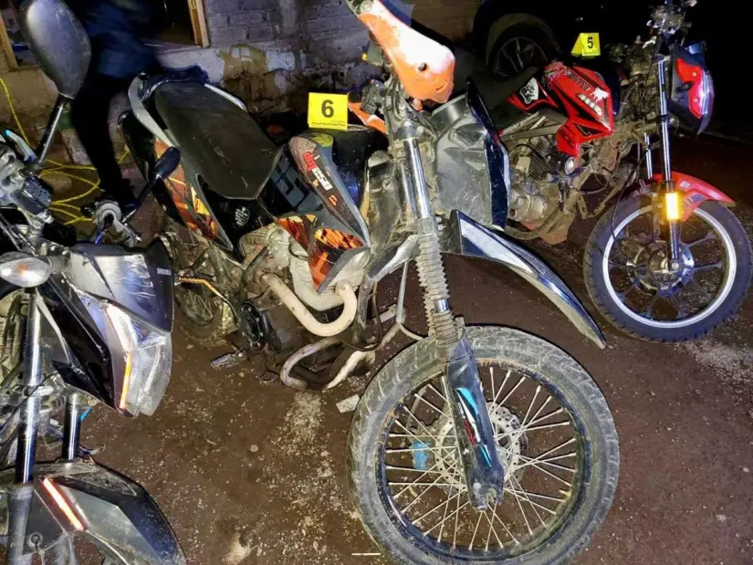 Motocicletas aseguradas en operativo en Michoacán. Foto: Fiscalía General del Estado de Michoacán Motocicletas aseguradas en operativo en Michoacán. Foto: Fiscalía General del Estado de Michoacán