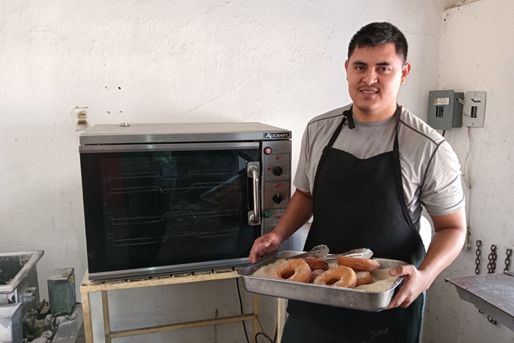 Horacio Tirado es un ingeniero que encontró en las donas una fórmula para equilibrar su vida