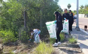 Más de 450 personas se unen para limpian playas en Navolato. Lo hacen por amor a su tierra