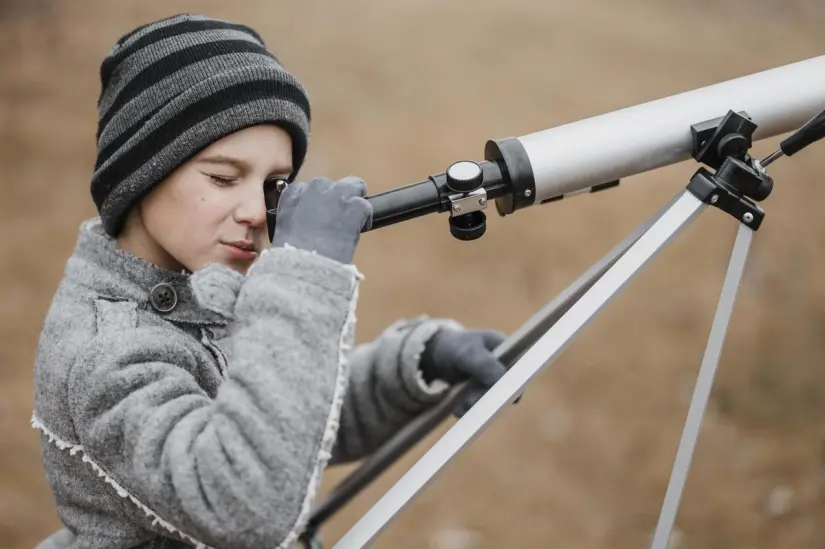 Podrás observar el cielo con telescopios profesionales. Foto: Freepik
