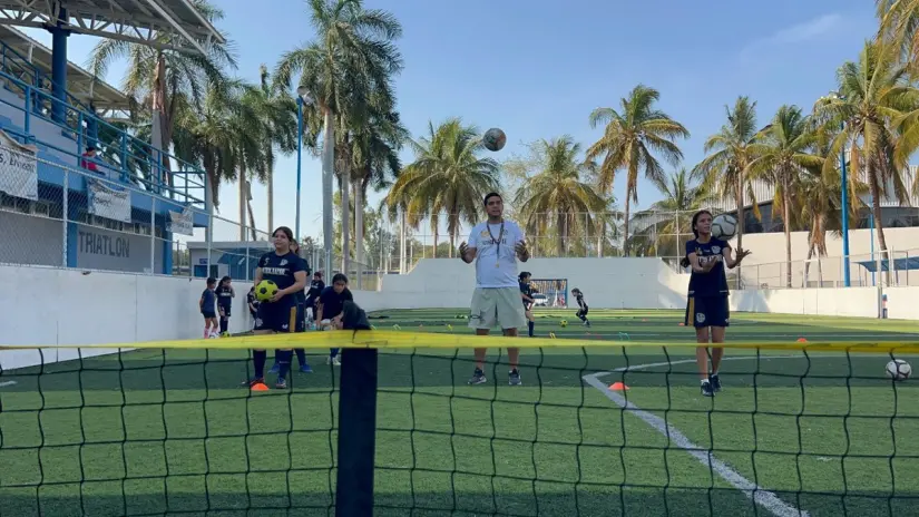 Sé parte de la nueva Escuelita de Futbol Femenil de la UAS. Foto: Cortesía.