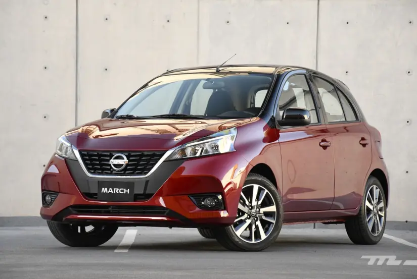 Autos que puedes comprar con mensualidades de 2 mil pesos El Nissan March es una de las opciones más económicas y confiables entre modelos compactos. Foto: Nissan