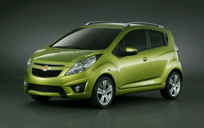 Autos que puedes comprar con mensualidades de 2 mil pesos El Spark es uno de los favoritos del segmento, con precio accesible y buen rendimiento. Foto: Chevrolet