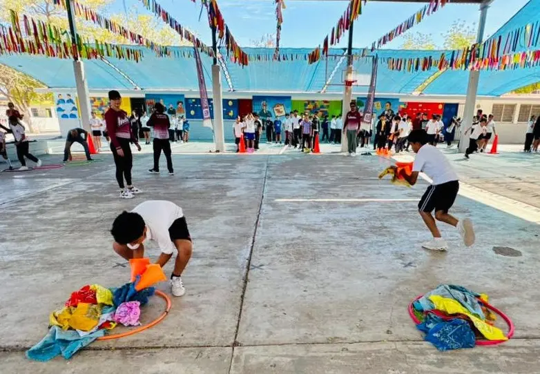 IMDEC lleva alegría y valores a primaria que se ubica en la colonia Toledo Corro en Culiacán. Foto: IMDEC