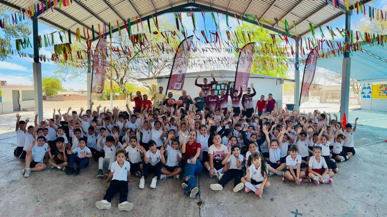 Entre juegos y valores, niñas y niños de la Primaria Dionicio Saldaña disfrutan una jornada especial en la colonia Antonio Toledo Corro en Culiacán. Foto: IMDEC