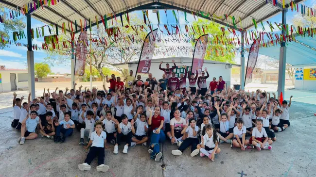 Entre juegos y valores, niñas y niños de la Primaria Dionicio Saldaña disfrutan una jornada especial en la colonia Antonio Toledo Corro en Culiacán. Foto: IMDEC