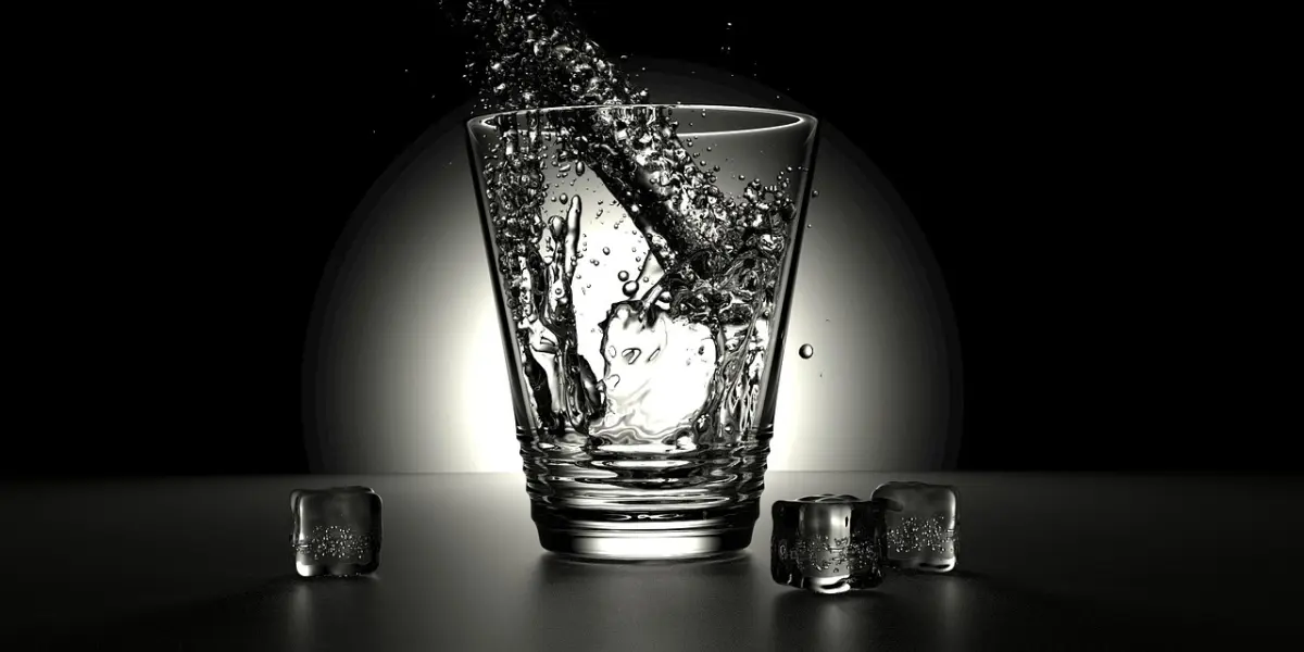 Vaso de agua. Imagen. Pixabay.