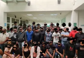 Detienen a 50 extorsionadores mientras invadían casas en Texcoco, Edomex