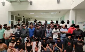 Detienen a 50 extorsionadores mientras invadían casas en Texcoco, Edomex