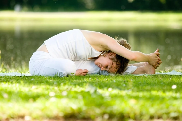 Los beneficios de hacer meditación y yoga en tu vida diaria