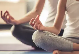 Los beneficios de hacer meditación y yoga en tu vida diaria