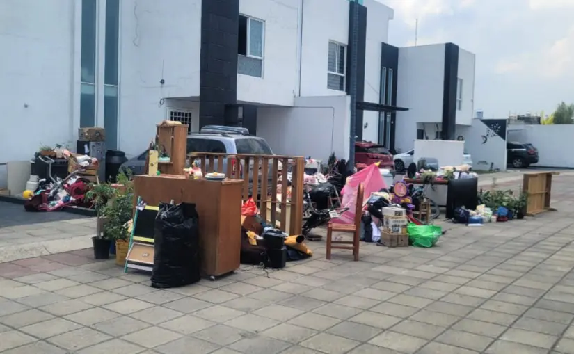 Despojando a una familia de su vivienda en Texcoco. Foto: Cortesía Despojando a una familia de su vivienda en Texcoco. Foto: Cortesía