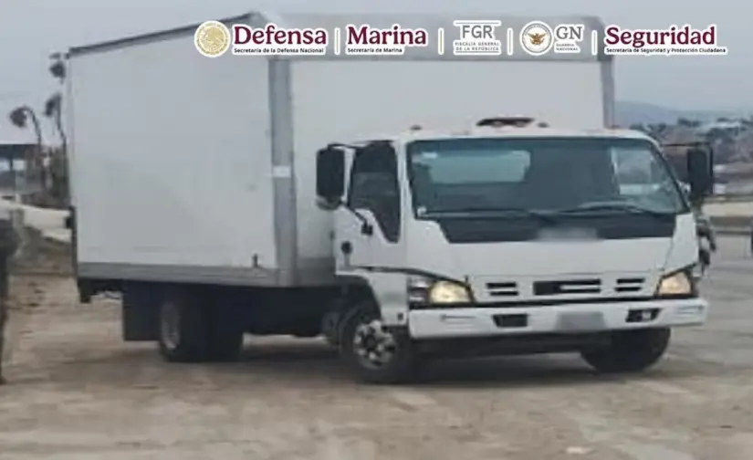 La droga estaba oculta en una camioneta de carga abandonada junto a la carretera. Foto: SSPC