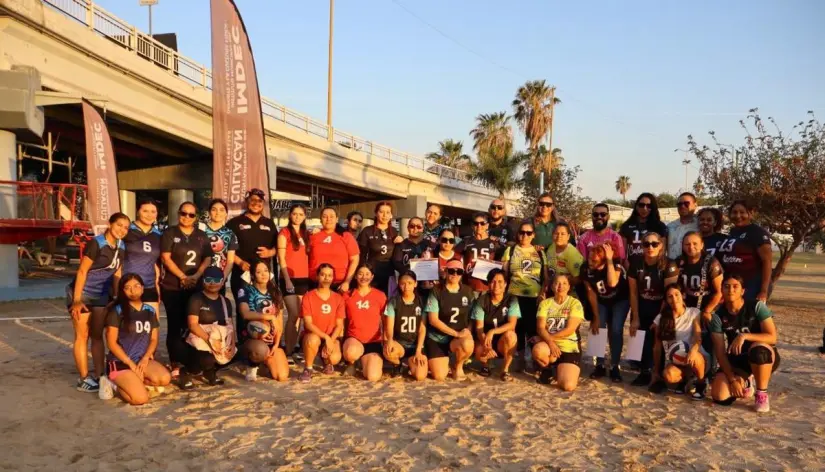 Inicia torneo de voleibol en honor a Hilda Gaxiola en Culiacán Hilda Gaxiola inspira a nuevas generaciones en torneo de voleibol. Foto: IMDEC