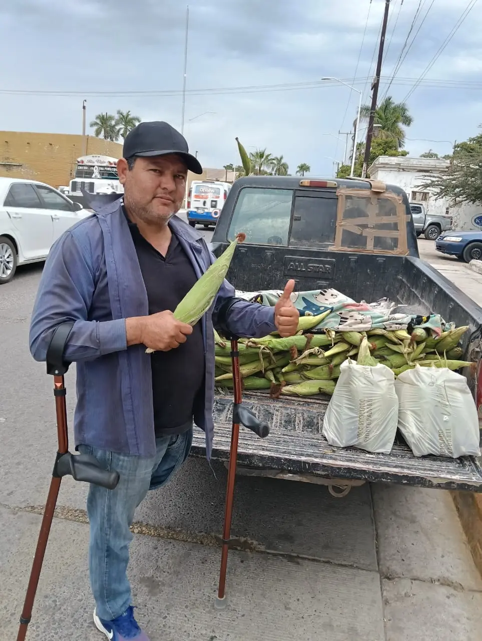 La venta de elotes y de productos de temporada le permiten ser una persona económicamente activa.