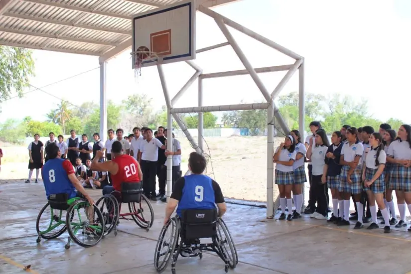 Con mucho entusiasmo, los integrantes de la Ráfaga Cañera compartieron sus experiencias con los estudiantes de Altata. Con mucho entusiasmo, los integrantes de la Ráfaga Cañera compartieron sus experiencias con los estudiantes de Altata.