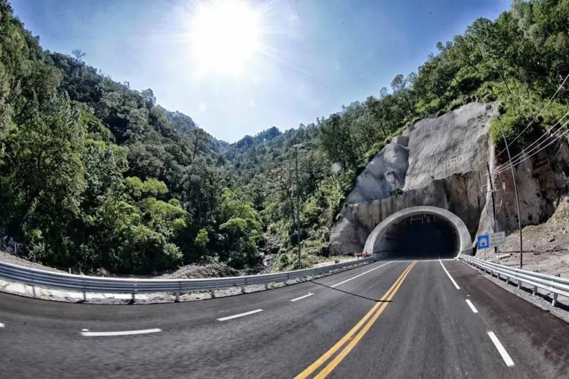 imagen recuadro Se concluyo de forma oficial la autopista Durango-Mazatlán el 17 de octubre del 2013 y lleva el récord mundial como el puente más alto del mundo Foto: Facebook