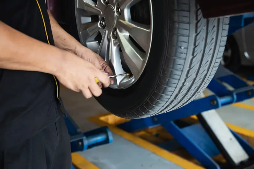 Realiza la calibración de las llantas de tu auto. Foto: Freepik Realiza la calibración de las llantas de tu auto. Foto: Freepik