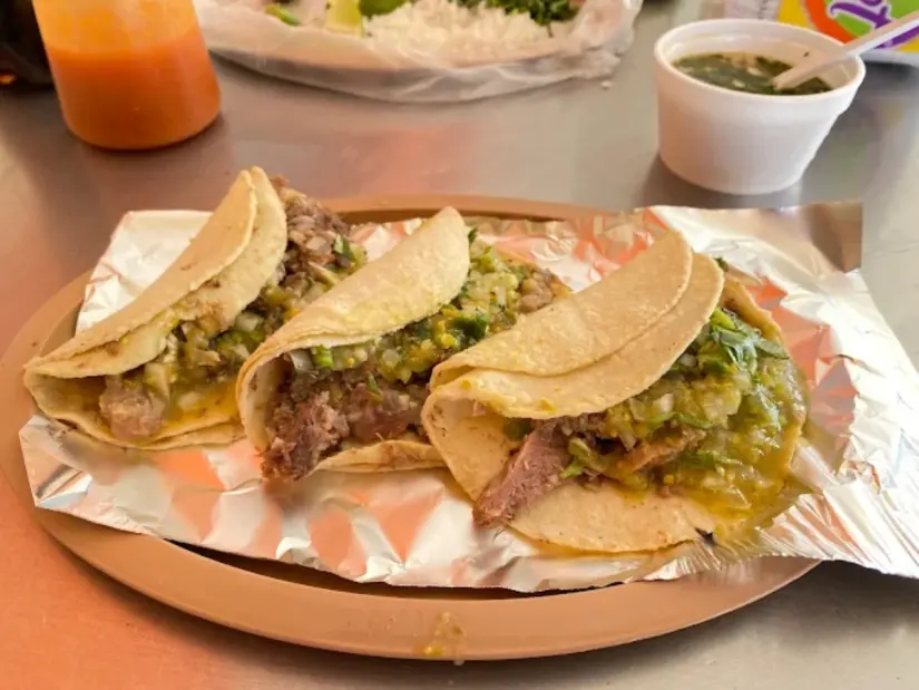 Taquerías de Culiacán que deberían tener una estrella Michelin Los tacos de cabeza de la Juárez son una tradición gastronómica desde 1962. Foto: Google Maps