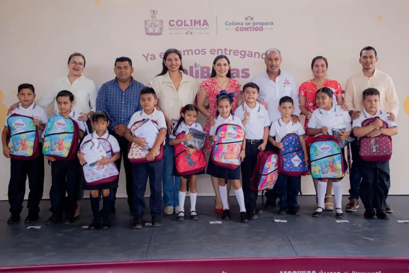 Entrega de útiles escolares a estudiantes de diferentes niveles educativos en Colima. Foto: Cortesía. Entrega de útiles escolares a estudiantes de diferentes niveles educativos en Colima. Foto: Cortesía.