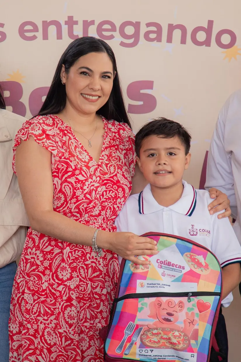 Alumnos beneficiados en la entrega de los útiles escolares,expresaron su sentir ante está entrega. Foto: Cortesía. Alumnos beneficiados en la entrega de los útiles escolares,expresaron su sentir ante está entrega. Foto: Cortesía.