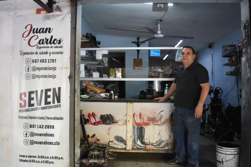 En sus más de 30 años de trabajo, ha enseñado el oficio a varios adolescentes y jóvenes. Algunos lo aprendieron solo de paso; otros lo recuerdan con gratitud.