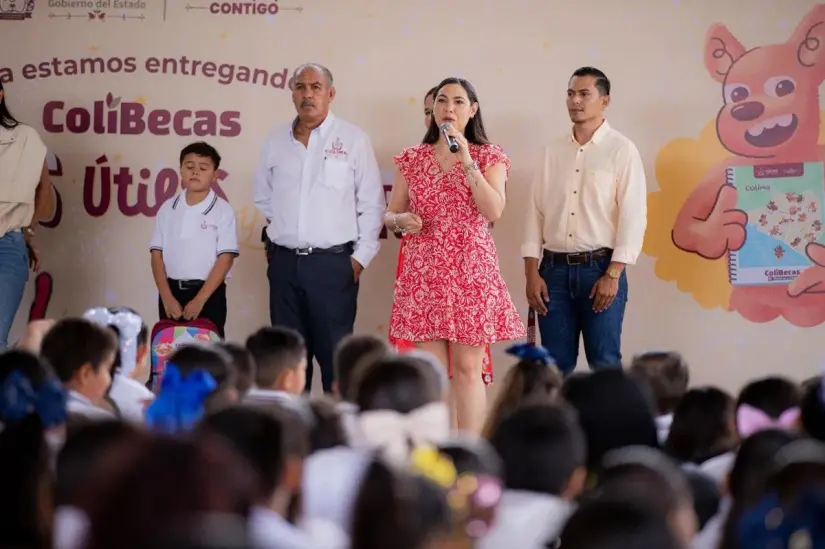 ColiBecas a 270 niñas y niños coquimatlenses y a 176 ixtlahuaquenses. Foto: Cortesía. ColiBecas a 270 niñas y niños coquimatlenses y a 176 ixtlahuaquenses. Foto: Cortesía.