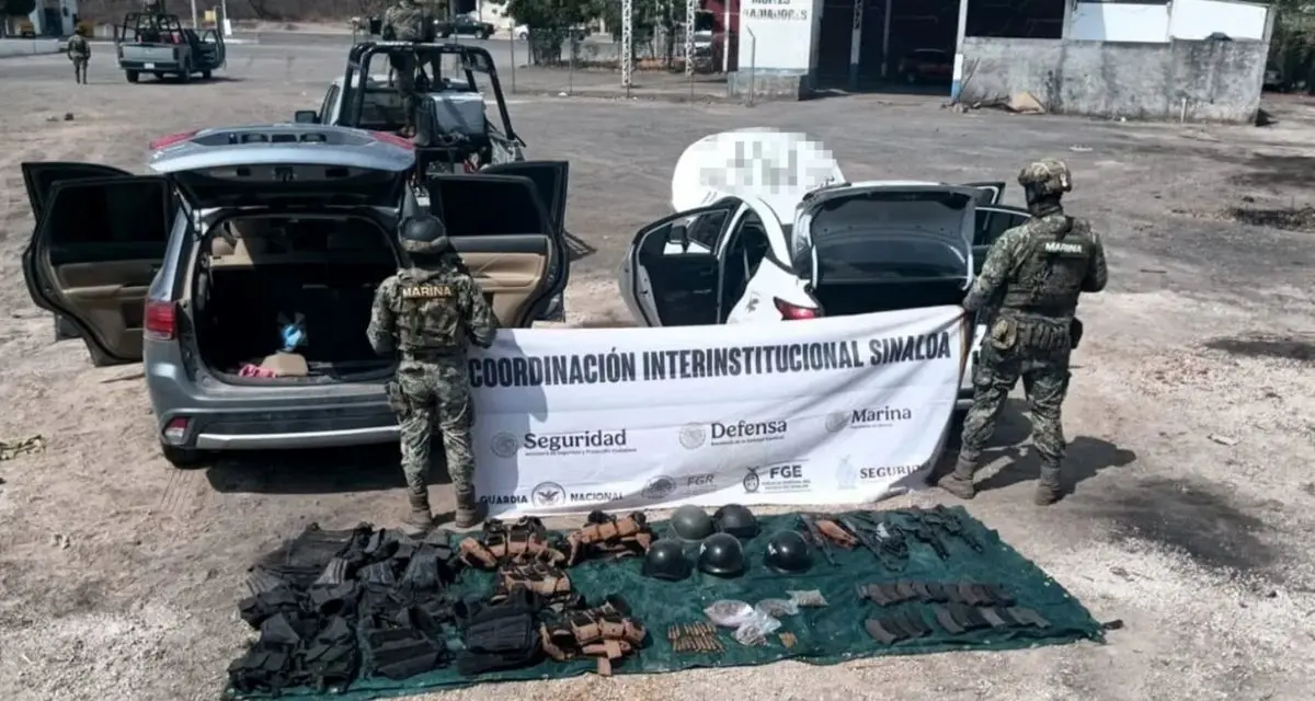 Aseguramiento de armas y equipo táctico en el municipio de Culiacán. Foto: cortesía