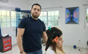 Cristian Cruz es un barbero altruista en Culiacán que da confianza con cada corte