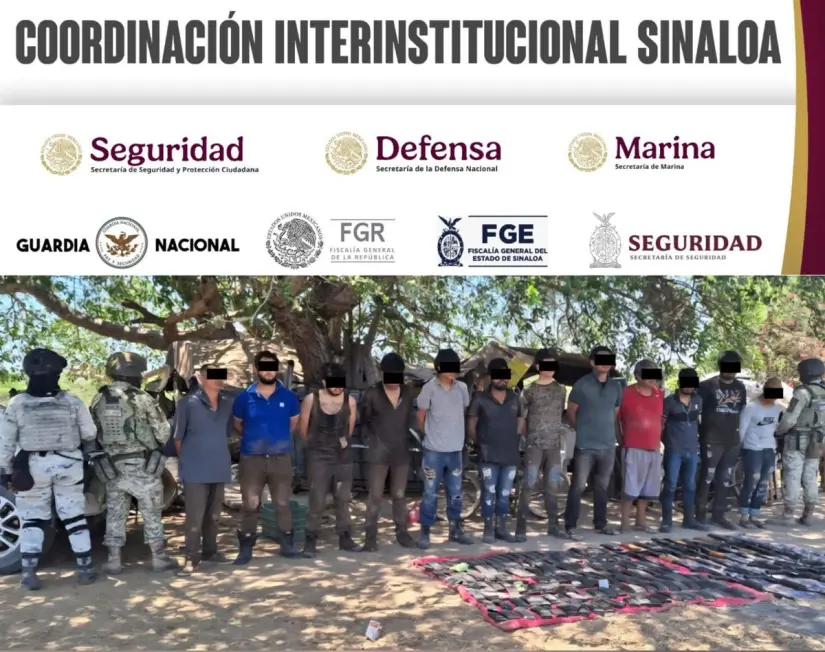 El Ejército Mexicano detiene a 12 personas y asegura armamento en Elota. Foto: cortesía El Ejército Mexicano detiene a 12 personas y asegura armamento en Elota. Foto: cortesía.
