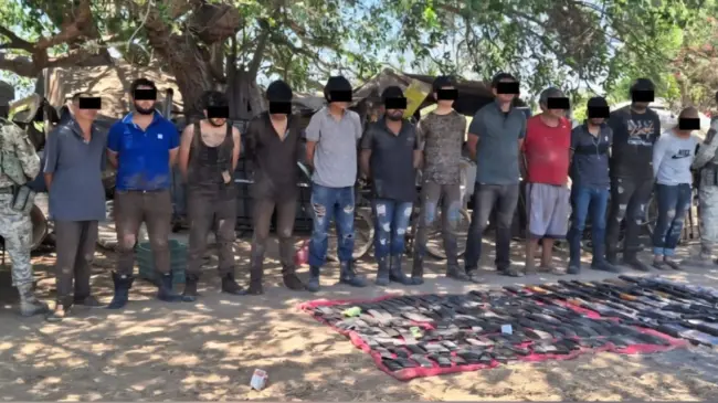 Los elementos del Ejército Mexicano detiene a 12 personas en Elota, Sinaloa. Foto: cortesía