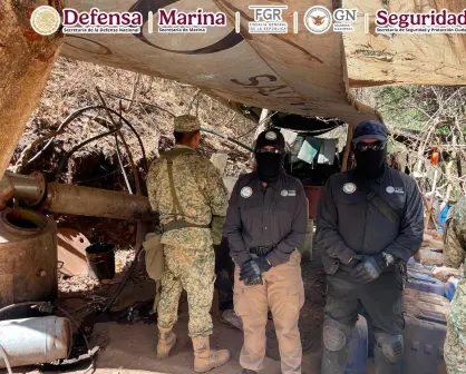 Gabinete de Seguridad desmantela laboratorio y pista clandestina en Durango; aseguran 150 kilos de drogas
