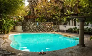 Es un spa, pero tiene una alberca subterránea con aguas termales, está escondido en Guanajuato