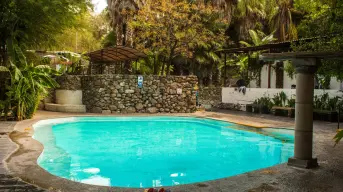Es un spa, pero tiene una alberca subterránea con aguas termales, está escondido en Guanajuato