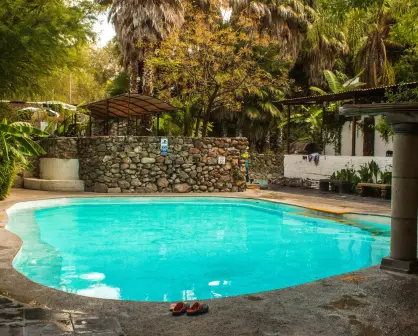 Es un spa, pero tiene una alberca subterránea con aguas termales, está escondido en Guanajuato