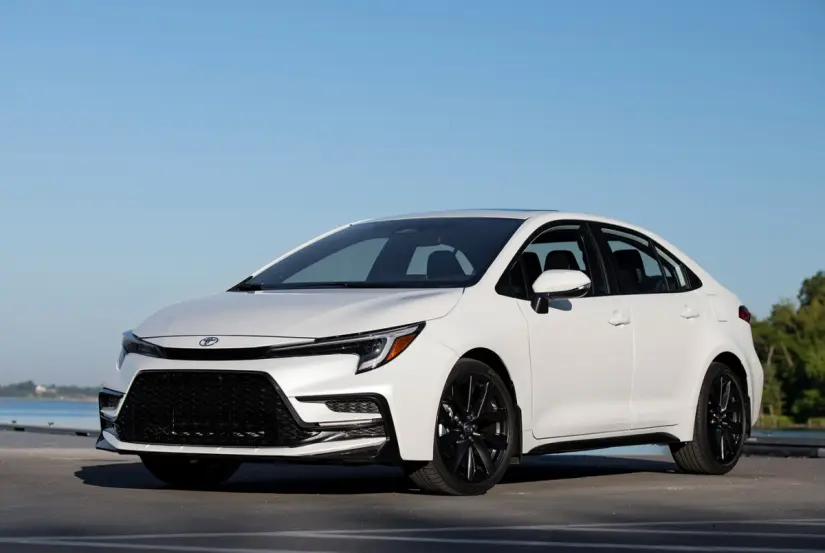 Toyota RAV4 vs Toyota Corolla 2025: ¿Cuál te conviene más? El Corolla es mejor opción si buscas excelente rendimiento de combustible. Foto: Cortesía