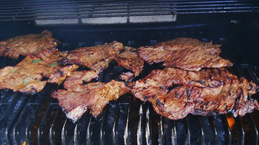 imagen recuadro Carne asada uno de los platillos más típicos de Tecate Foto: Wikipedia