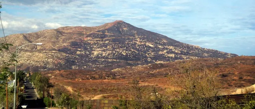 imagen recuadro Cerro del Cuchumá en Tecate Foto: Wikipedia