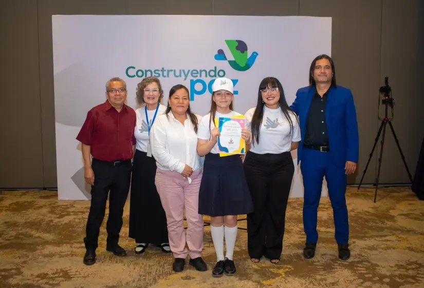 Sheyla Denisse Robles Quirarte ganó la Olimpiada del Conocimiento Infantil. Sheyla Denisse Robles Quirarte ganó la Olimpiada del Conocimiento Infantil.