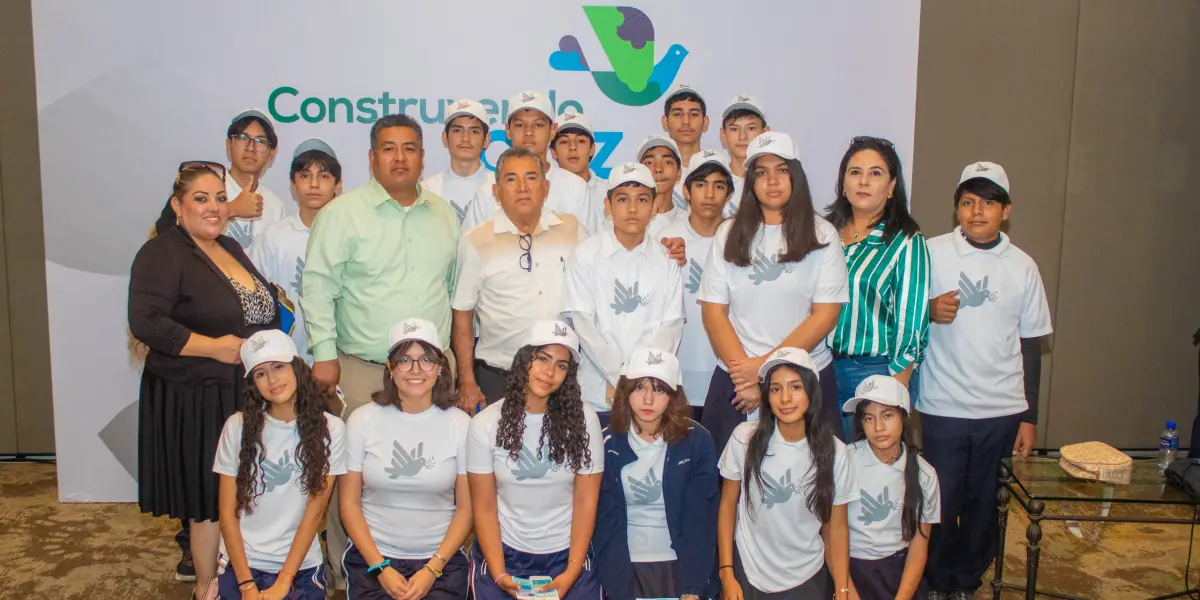 Los estudiantes de la secundaria Humberto Villegas recibieron su reconocimiento como Estrellas del Mañana al ser los autores y creadores de la canción La paz es el camino como proyecto de Paz, presentado en el Suma Fest en junio de 2025.