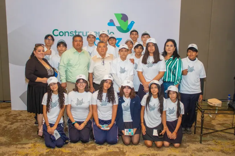 Estudiantes de la secundaria Humberto Villegas compusieron y presentaron la canción Estudiantes de la secundaria Humberto Villegas compusieron y presentaron la canción
