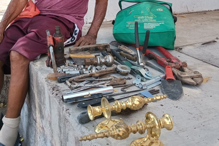 A sus 80 años, don Roberto se sostiene con trabajo digno en sector Humaya, Culiacán