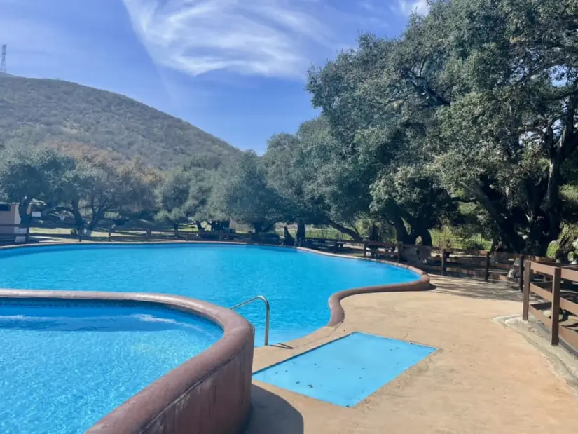 imagen recuadro Tres aguas termales para visitar estas vacaciones de verano en Baja California Foto: Albercas Ejido Uruapan